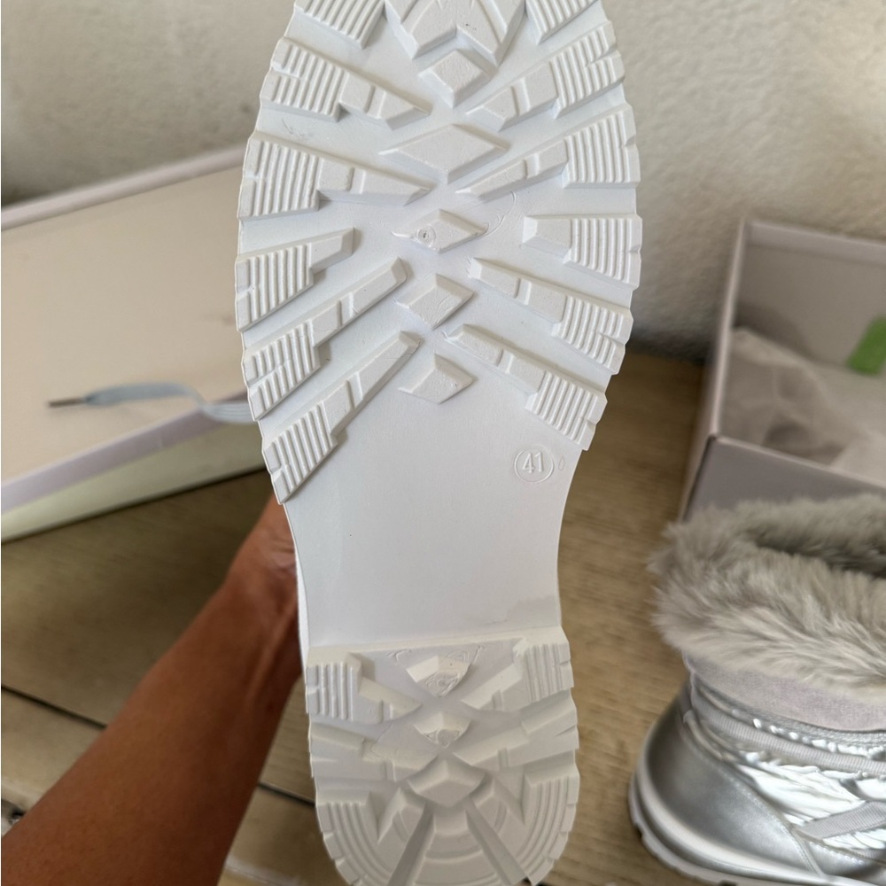 Women's Silver Winter Boots - Picture 4 of 5